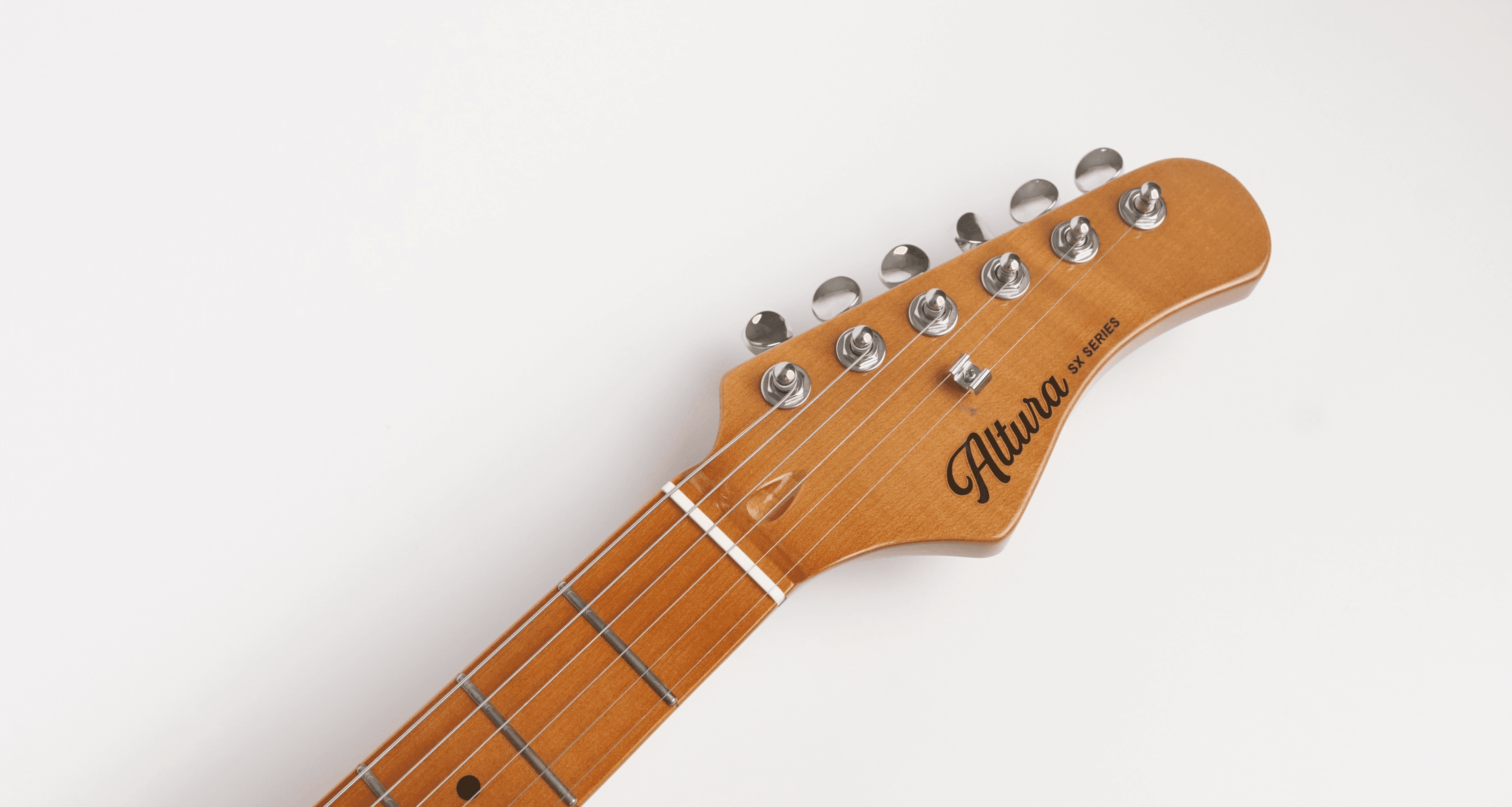 Altura SX Standard (Vintage White) - Front Headstock